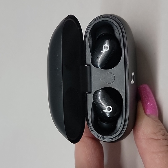 Beats Studio True Wireless Earbuds (Read Description) - Picture 5 of 5
